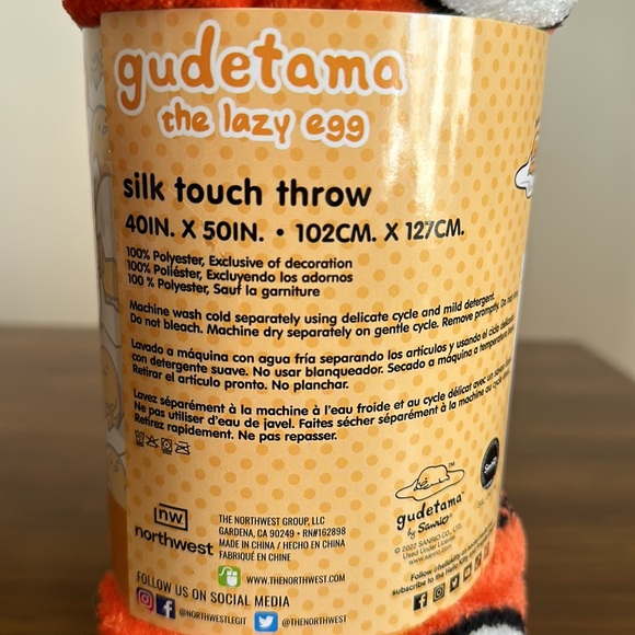 Sanrio Gudetama The Lazy Egg Throw Blanket 40x50 inches Silk Touch NWT - Picture 5 of 5